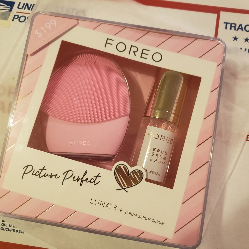 Foreo Luna 3 and serum gift set